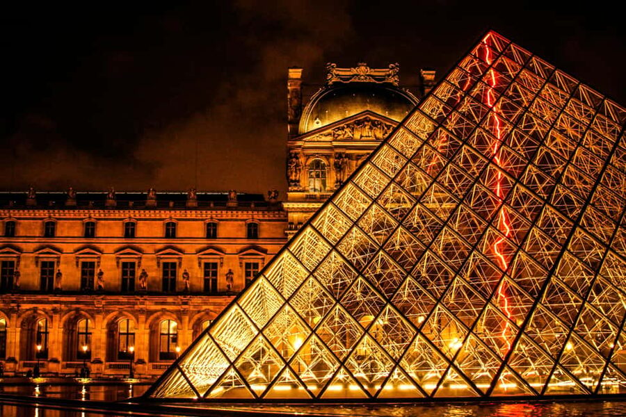 Night at the Louvre Museum: 6-people Max Guided Exploration - Meeting at Palais Royal and what to do if the sign is hard to find