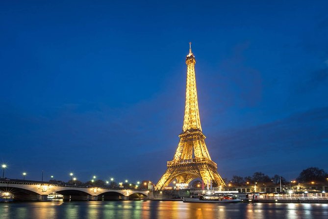 Night Paris / duration 2h - from 1 to 6 passengers - The vehicle and group size: comfort, attention, and control