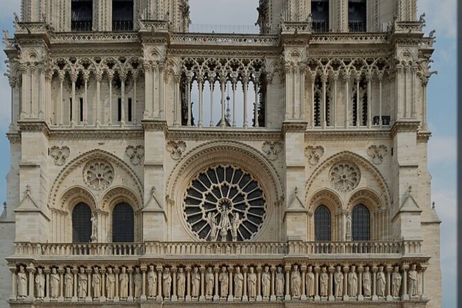 Notre Dame Area Guided Tour with Experienced Guide - Meeting at Statue de Charlemagne, not at the cathedral door