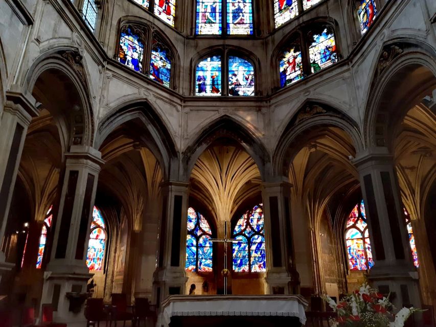 Notre-Dame Cathedral Private tour - Meeting at Statue de Charlemagne: start with context, not confusion