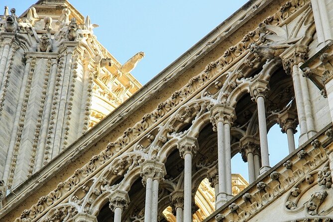 Notre Dame Guided Tour with Scheduled Group Access Option - The Seine Walk and Pont Saint-Louis Photo Moment