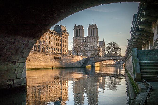 Notre Dame Guided Tour with Scheduled Group Access Option - Interior Time: What the Scheduled Access Option Changes