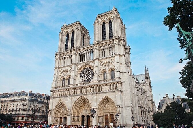 Notre Dame Surroundings with Entry Ticket to Archeological Crypt - Why this tour starts at the Parvis Crypt
