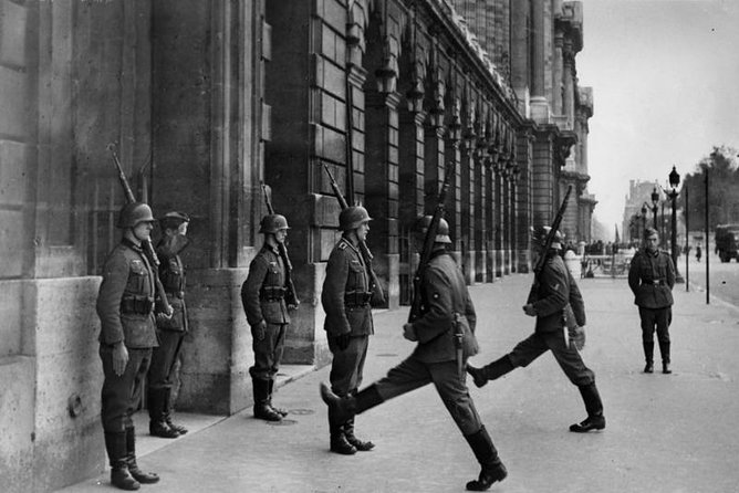 Occupation and Liberation of Paris - How Paris stayed recognizable during the darkest years