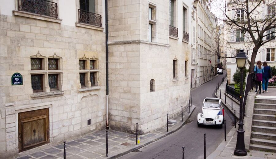 Off-the-Beaten Track in Paris: 2-Hour Vintage 2CV Tour - Two hours through Le Marais, Passage Sully, and Village Saint Paul