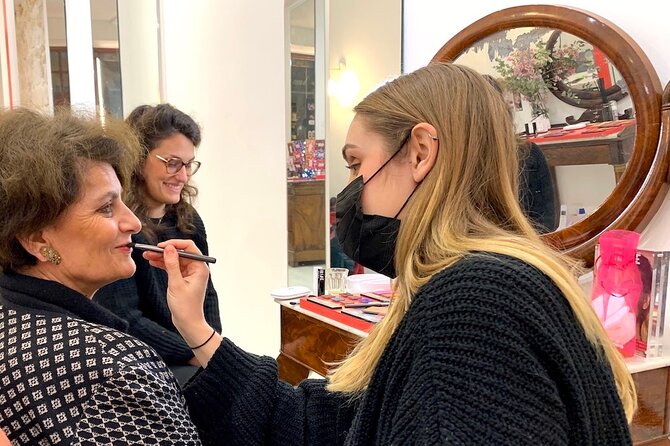 One-hour Private Makeup Class with a Pro Makeup Artist - Rue Galande Meeting Point, Transit Nearby, and Timing