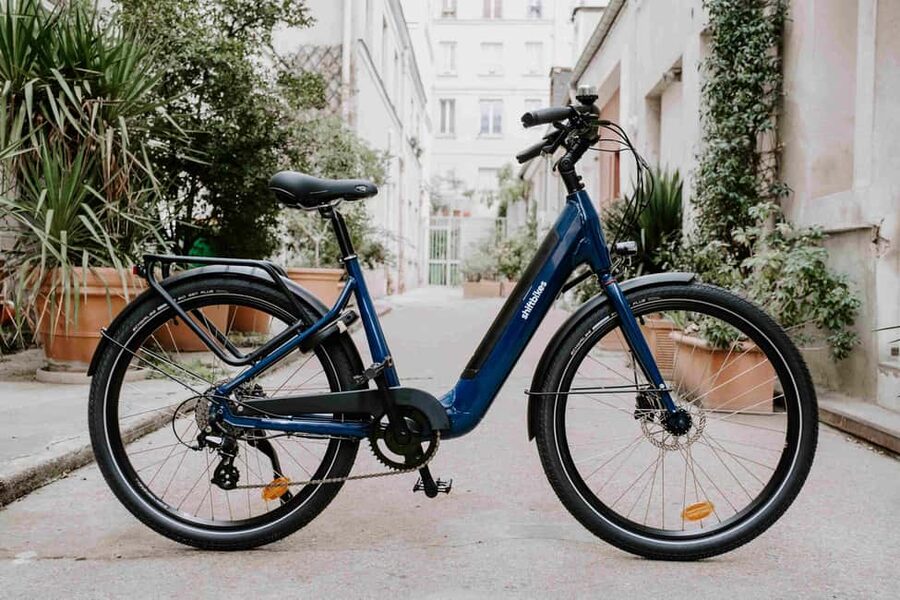 Onebike: Electric Bike Rental in the in the heart the Paris - Accessories that make a Paris day easier, not heavier