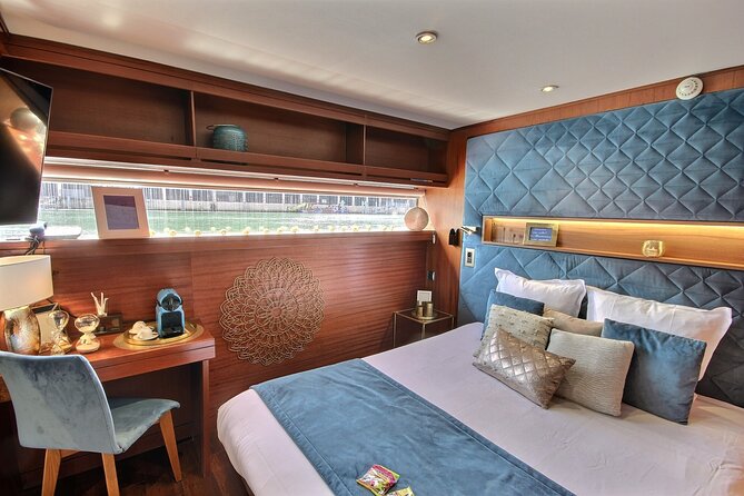 Overnight Stay onboard Paris Seine River Dinner with Cruise - Why this overnight Seine cruise feels different from a normal “dinner cruise”