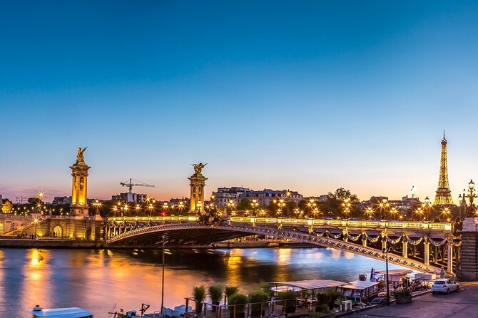Overnight Stay onboard Paris Seine River Dinner with Cruise - Champagne aperitif, 3-course dinner, and a live singer onboard