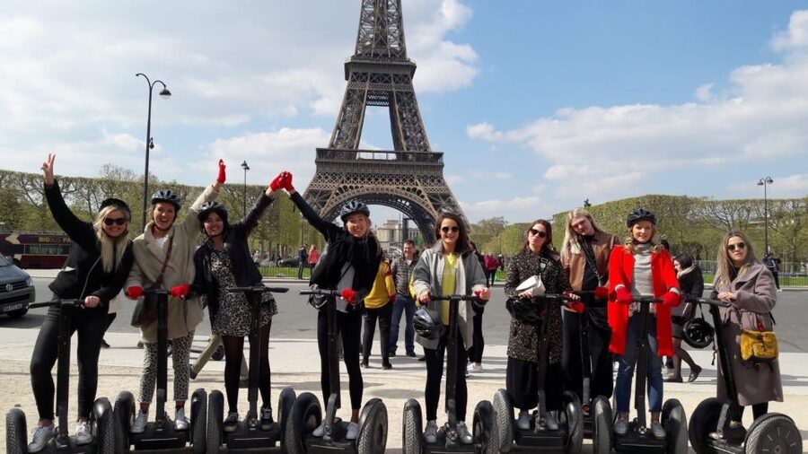 Paris: 1.5-Hour Private Segway Tour - Eiffel Tower photo moment, plus why the timing matters