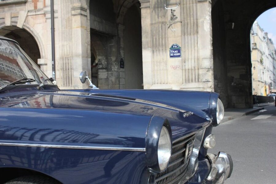 Paris: 1-Hour Tour in a Vintage Car - The 1960s Peugeot 404 experience, sunroof and all