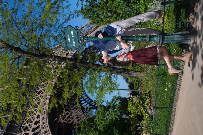 Paris 2-Hour Eiffel Tower Walking Tour with Professional Photo Shoot - Posing, Patience, and Getting People Out of Your Frame