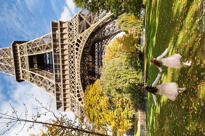 Paris 2-Hour Eiffel Tower Walking Tour with Professional Photo Shoot - Price and Value: Is $270.32 Per Group Worth It?