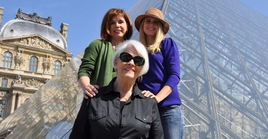 Paris 2-Hour Private Walking Tour with a Photographer - The real value of $293 per group up to 8