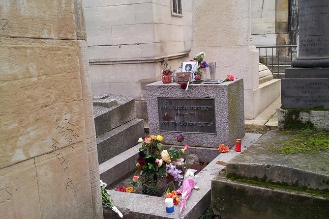 Paris 2-Hour Small Group Tour of Pere Lachaise Cemetery - Père-Lachaise in 2 hours, with a guide who keeps you moving