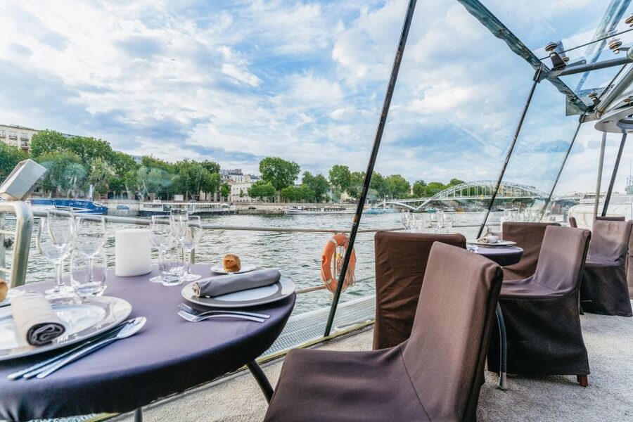 Paris: 3-Course-Dinner Cruise on the Seine with live music - Where the price makes sense, and where you might overpay
