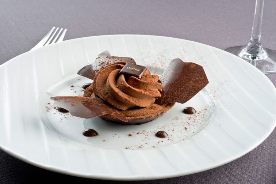 Paris: 3-Course-Dinner Cruise with Wine on the Seine River - Should you book this Seine dinner cruise?