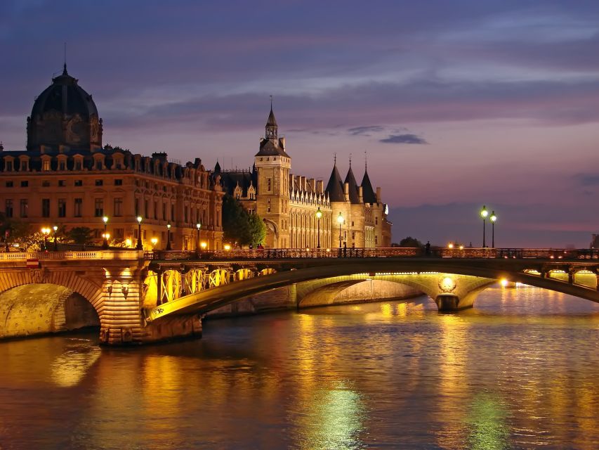 Paris: 3-Course-Dinner Cruise with Wine on the Seine River - Eiffel Tower departure, 75 minutes of Paris light