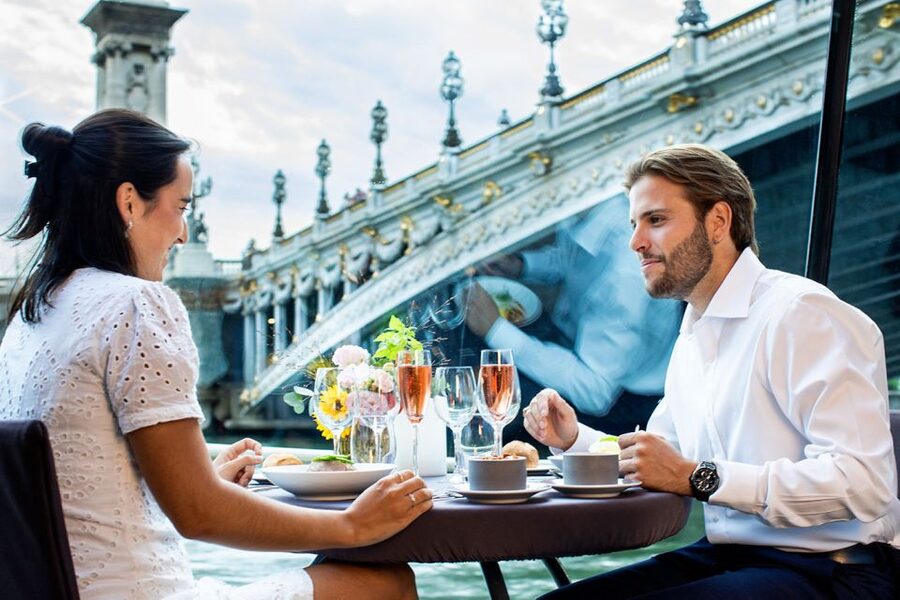 Paris: 3-Course-Dinner Cruise with Wine on the Seine River - The 3-course dinner with wine, what is actually included