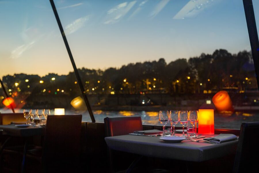 Paris: 3-Course-Dinner Cruise with Wine on the Seine River - Service on the boat: efficient, friendly, and fairly well run