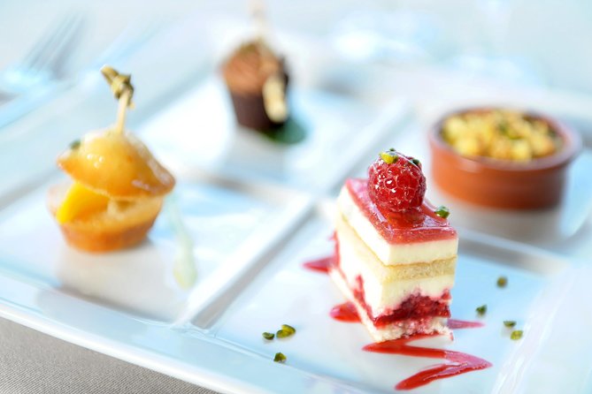 Paris 3-Course Gourmet Dinner and Sightseeing Seine River Cruise - Drinks, tipping notes, and the smart way to avoid bill surprises