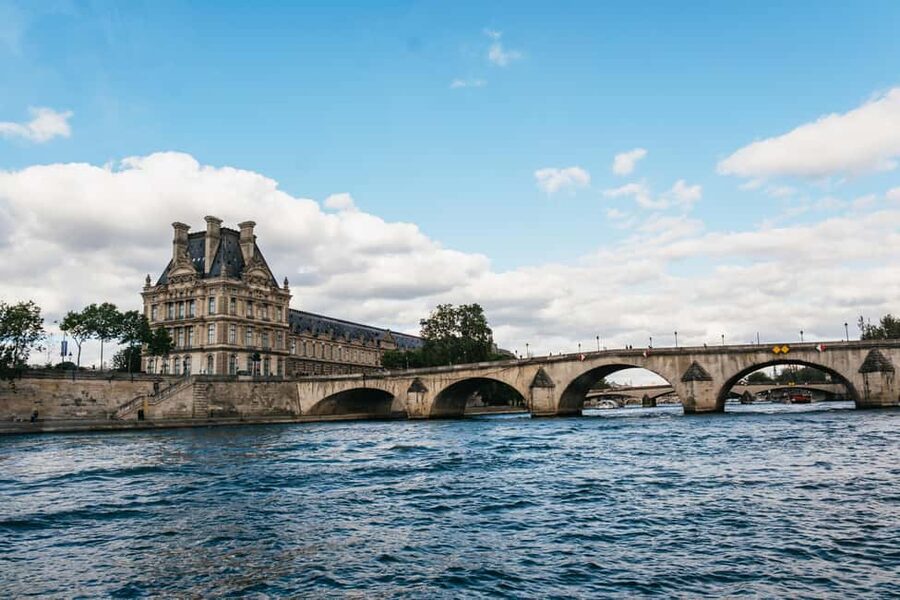 Paris : 3-Course Gourmet Dinner Cruise on Seine River - What you’ll see: a short Seine route with maximum wow