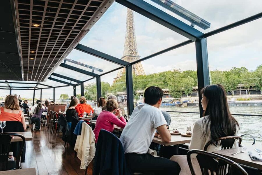 Paris : 3-Course Gourmet Dinner Cruise on Seine River - The “window seat” question: views can cost extra