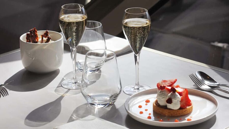 Paris: 3-Course Lunch at Eiffel Tower's Madame Brasserie - Choosing your Eiffel view: Cœur Brasserie vs Seine View