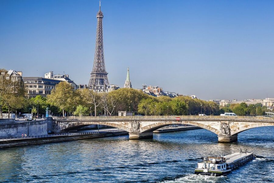 Paris: 3-Course Lunch Cruise on the River Seine - Who This Lunch Cruise Is For (and Who Should Pass)