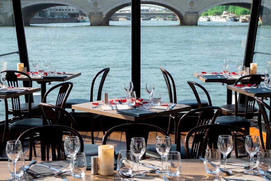 Paris: 3-Course Lunch Cruise on the River Seine - From Gare d’Orsay to the Louvre Backdrop: Musée d’Orsay’s Façade Moment