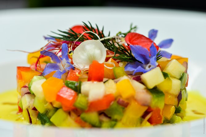 Paris 3-Courses Gourmet Dinner Seine River Cruise with Champagne - The real meal story: 3-course dinner vs late 2-course light option