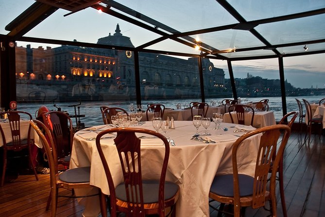 Paris 3-Courses Gourmet Dinner Seine River Cruise with Champagne - Live music onboard: when it’s a plus and when expectations can wobble