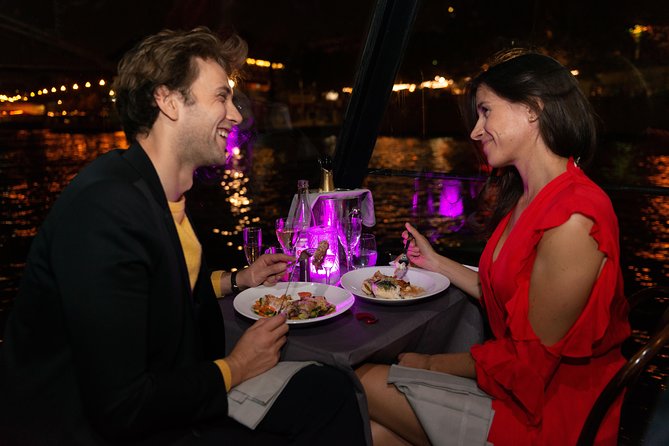 Paris 3-Courses Gourmet Dinner Seine River Cruise with Champagne - Lighting, fog, and rain: how weather affects your photos and your comfort