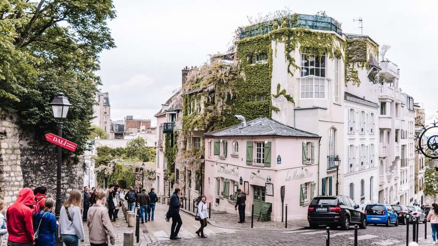 Paris: 3-Hour Private Tour from Champs Élysées to Montmartre - Starting on Champs Élysées: pacing, photos, and practical orientation