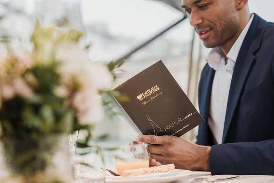 Paris: 4-Course Dinner Cruise on Seine River with Live Music - Key things I’d plan around