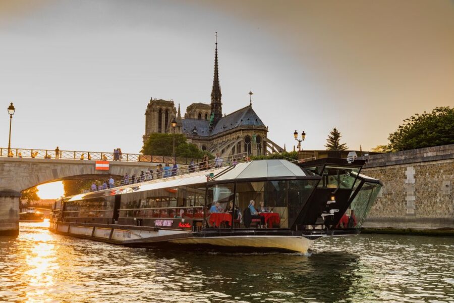 Paris: 4-Course Dinner Cruise on Seine River with Live Music - Where you board, and why being early matters