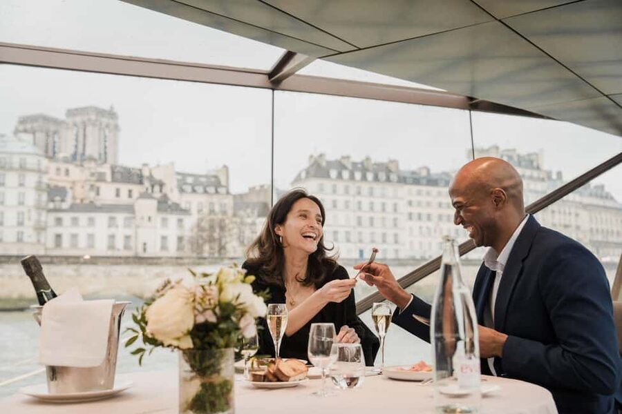 Paris: 4-Course Dinner Cruise on Seine River with Live Music - Value for $153: what you really pay for (and what you get)