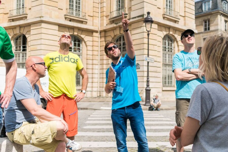 Paris 4-Hour Bike Tour: Off the Beaten Path - Getting oriented at Place Saint-Michel, then rolling into Paris