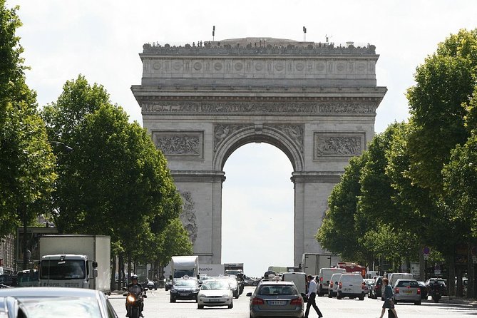 Paris Airport Layover Tour - Louvre Pyramid to Musée d’Orsay: two museum options, one timing truth