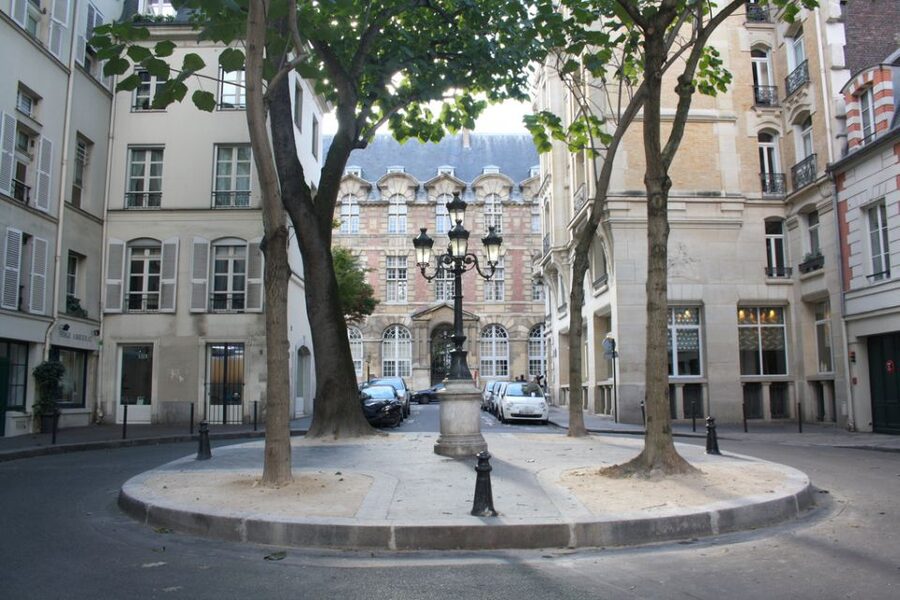 Paris and the Art of Music, 1.30 hour Walking Tour - Luxembourg Gardens and the Renaissance court music vibe