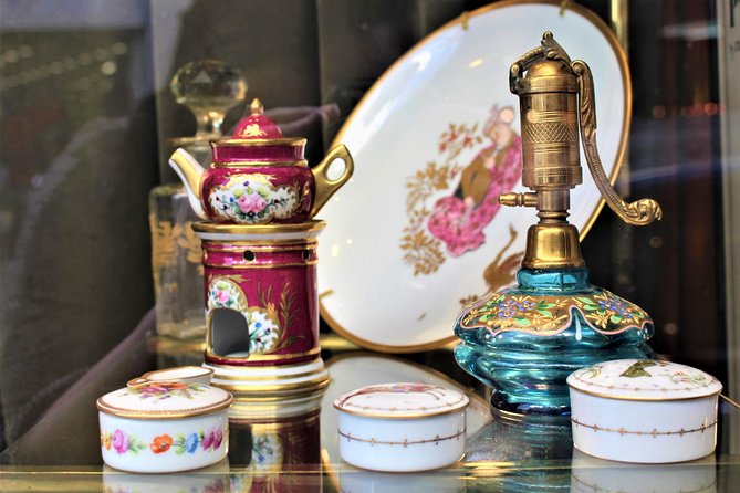 Paris Antiques Market Insider's Tour in Extra-Small Group - First stop: meeting at 77 Bd Ornano and finding the right vibe fast