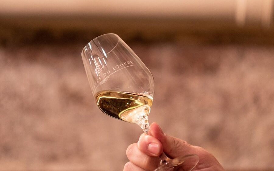 Paris: Apéro Wine and Cheese Tasting Experience - Paris apéro at Les Caves du Louvre: why an hour matters