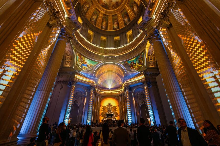 Paris: Aura Invalides Immersive Experience Entry Ticket - Sound, flickering lights, and staying comfortable in the cold