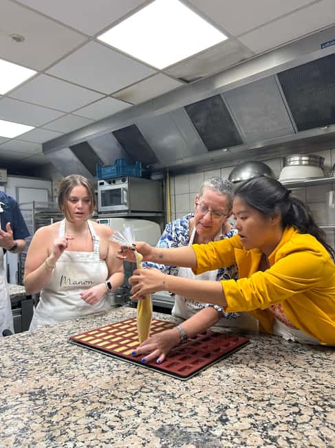 Paris: Baking Insider Experience with a Professional Baker - Shaping baguettes: more than forming a log