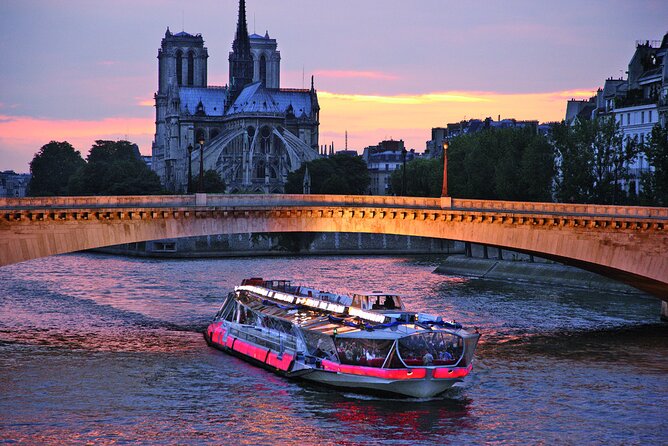 Paris Bateaux Mouches Special Bastille Day Dinner Cruise - Fireworks From the Deck: how the big moment works