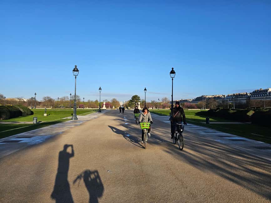 Paris Before the Crowds: Sunrise Bike Tour with Breakfast - Bikes, pacing, and who should feel comfortable on the ride