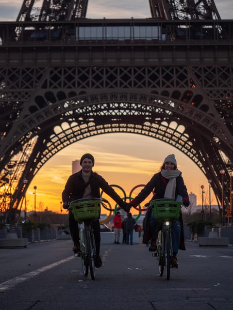 Paris Before the Crowds: Sunrise Bike Tour with Breakfast - Pont Alexandre III in near-silence for real photos