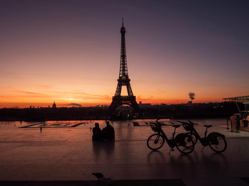 Paris Before the Crowds: Sunrise Bike Tour with Breakfast - Eiffel Tower time when your photo actually includes the tower