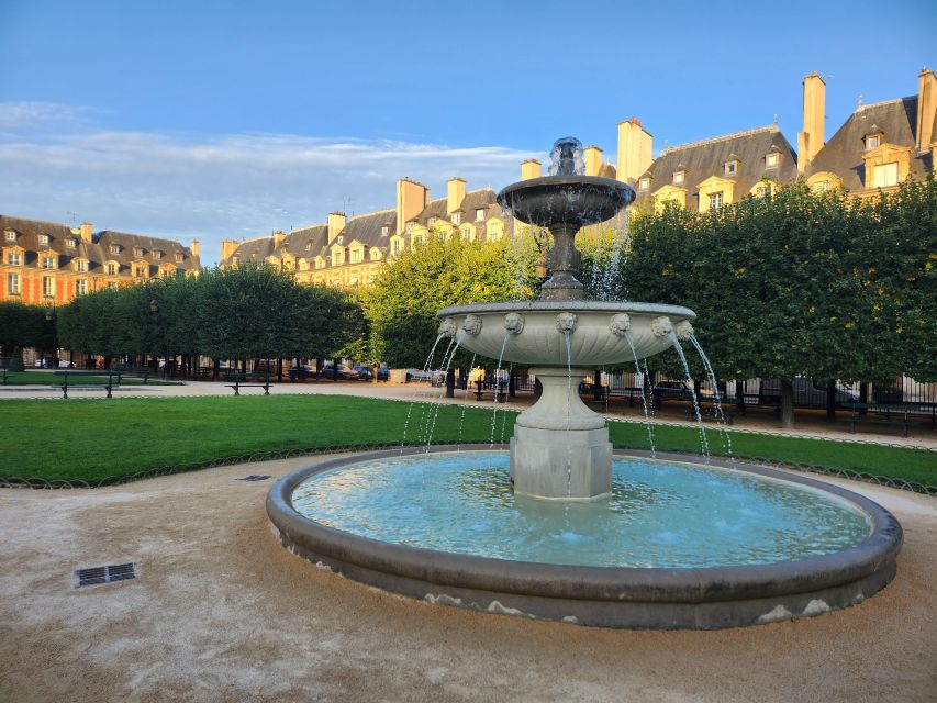 Paris Before the Crowds: Sunrise Bike Tour with Breakfast - Breakfast at a local coffee shop, the morning payoff