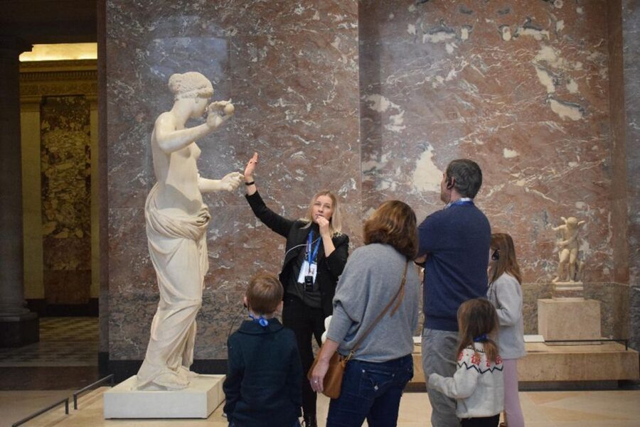 Paris: Best of the Louvre Guided Tour with Pre-booked Ticket - Finding your group at Place Colette (and why the landmark matters)